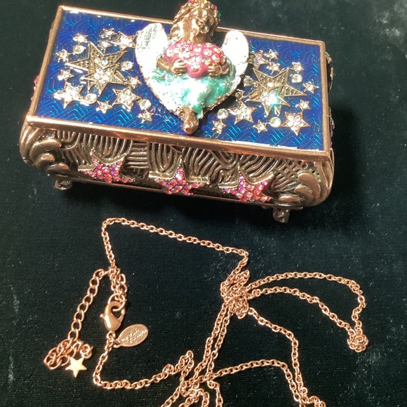 Kirks Folly trinket box with removable angel - Picture 1 of 8